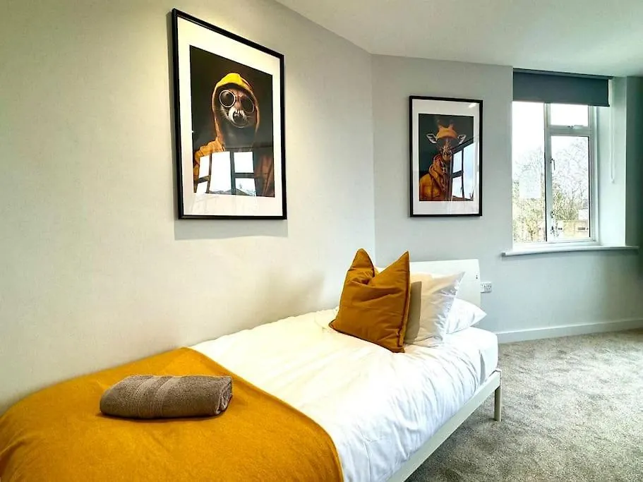 Charming 3Br: Close To Beach & Bournemouth! +Wi-Fi-1